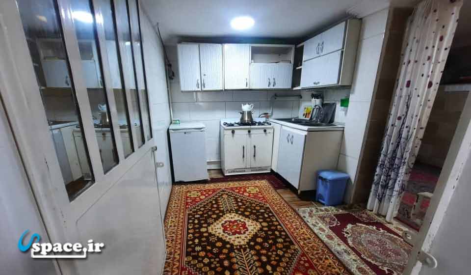 نمای آشپزخانه سوئیت یک خوابه 85 متری (طبقه دوم) - اقامتگاه بوم گردی رضوان - علی آباد کتول